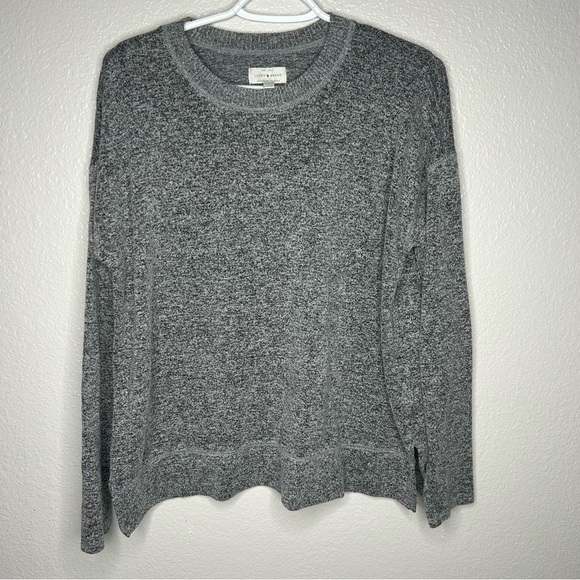 Women’s gray crewneck, long sleeve shirt - Picture 3 of 7